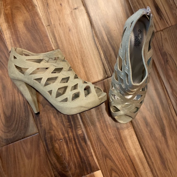 Shoes - Picture 4 of 8